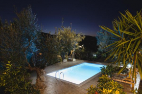 Eygenias pool house